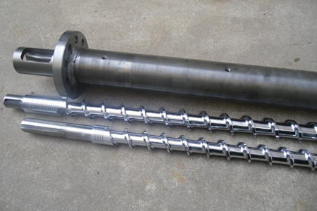 塑料擠出機(jī)機(jī)筒螺桿發(fā)貨前，廠家需要做哪些工作？